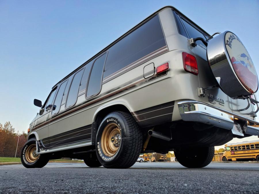  Chevrolet G20 Conversion Van  (CG21305) 1988 года  (фото 4 из 257)